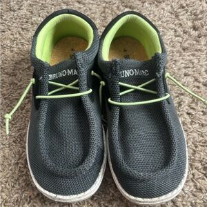 Kids'‎ Black and Green Shoes